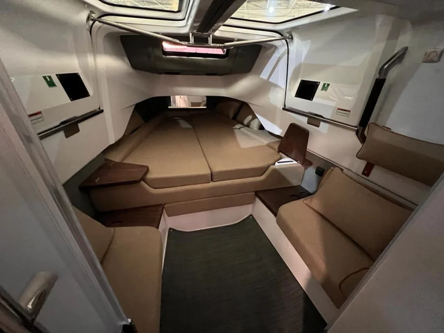 Axopar 37 XC Cross Cabin (Dionne)  - 13