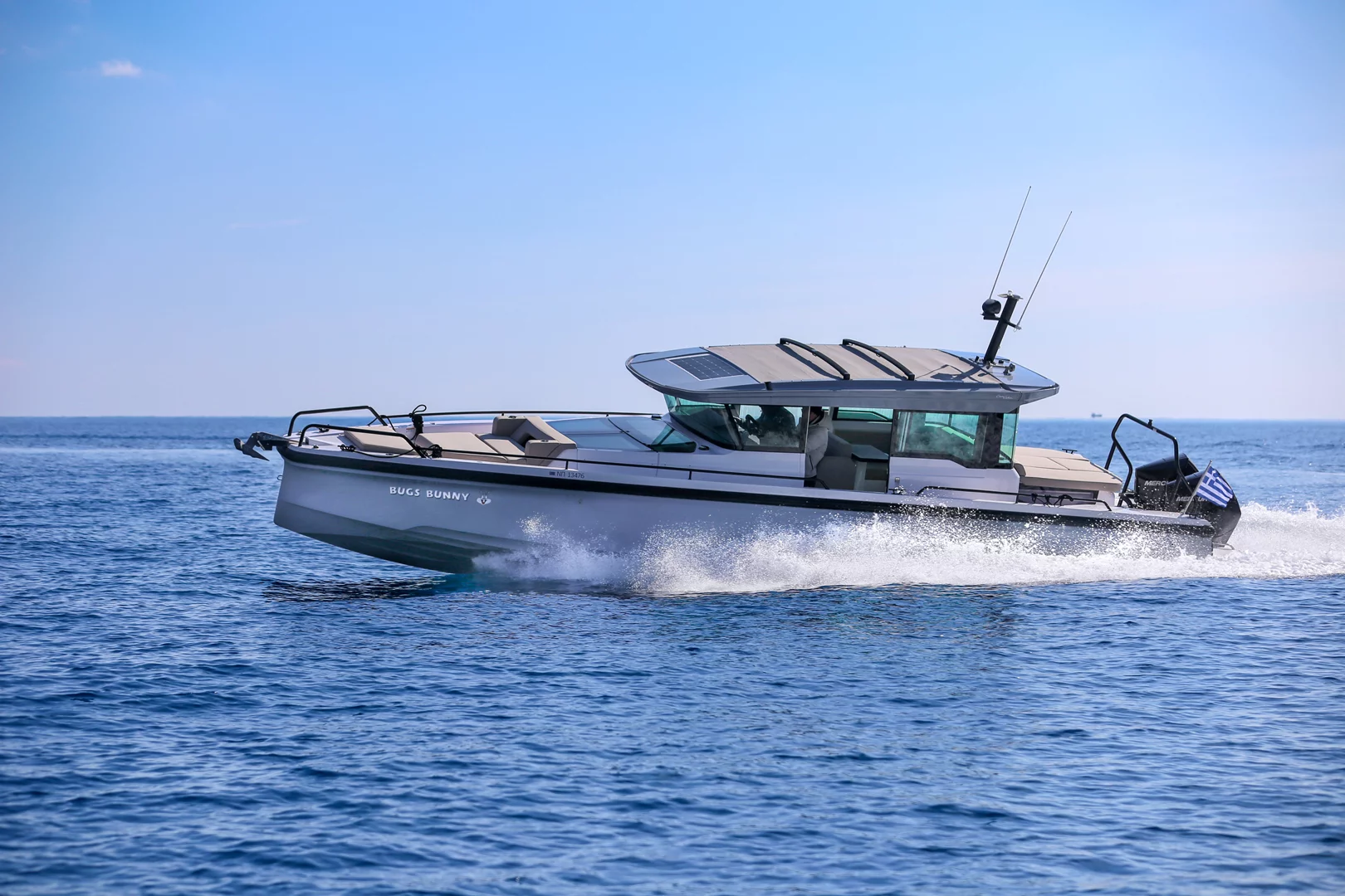 Axopar 37 XC Cross Cabin (Bugs Bunny)  - 0