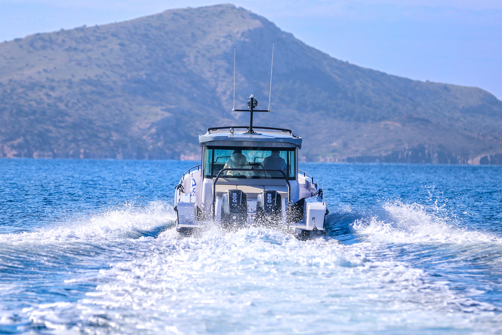 Photo #3 - Axopar 37 XC Cross Cabin (Bugs Bunny) in Anavyssos - 61484