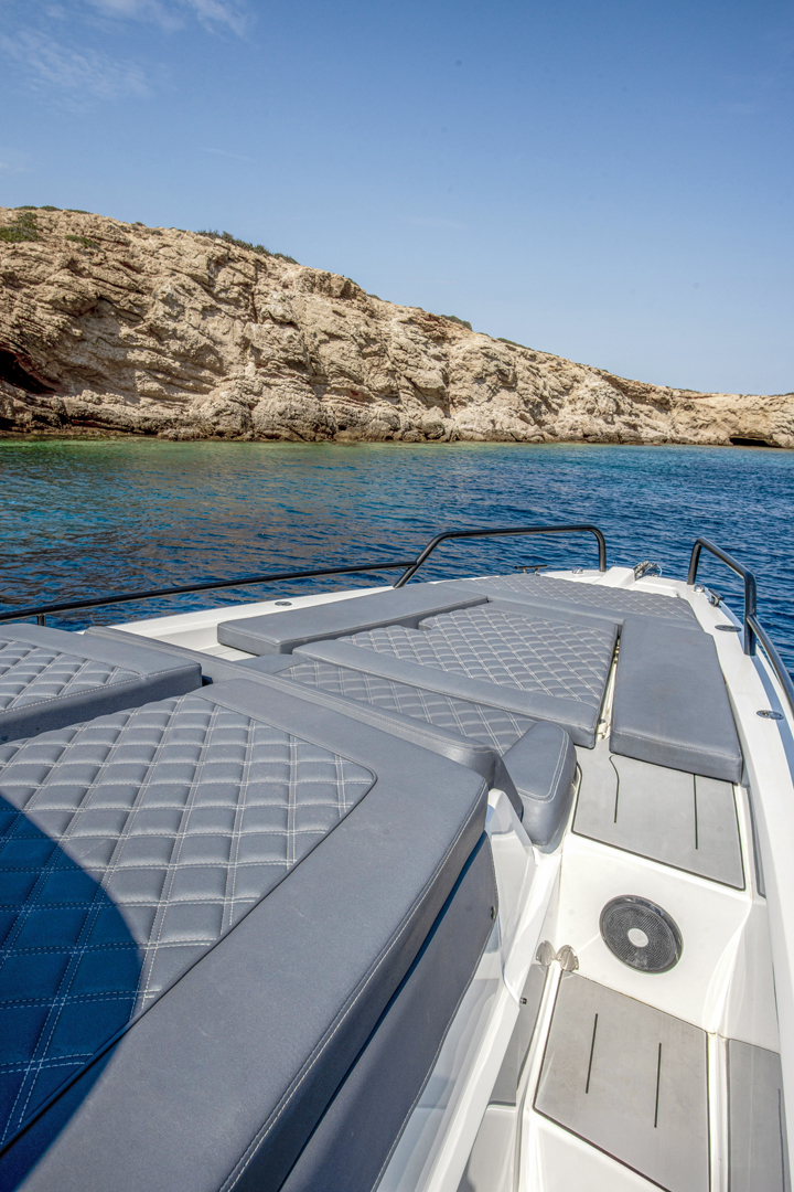 Photo #11 - Axopar 37 Sun Top (Enigma) in Anavyssos - 61485