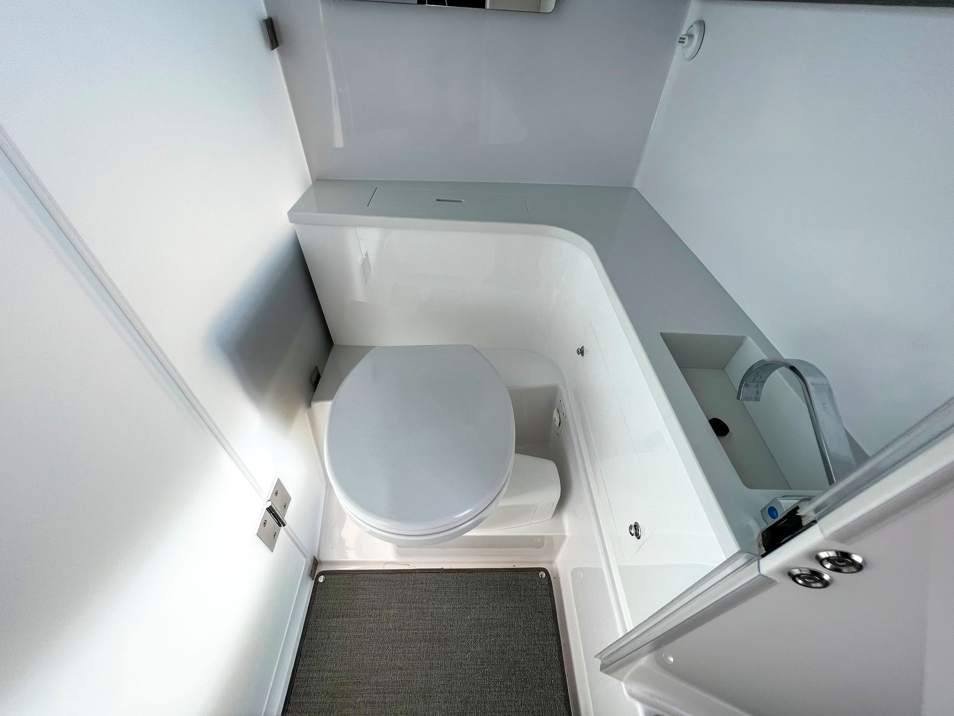 Photo #12 - Axopar 37 XC Cross Cabin (Kaizen) in Creta - 61486