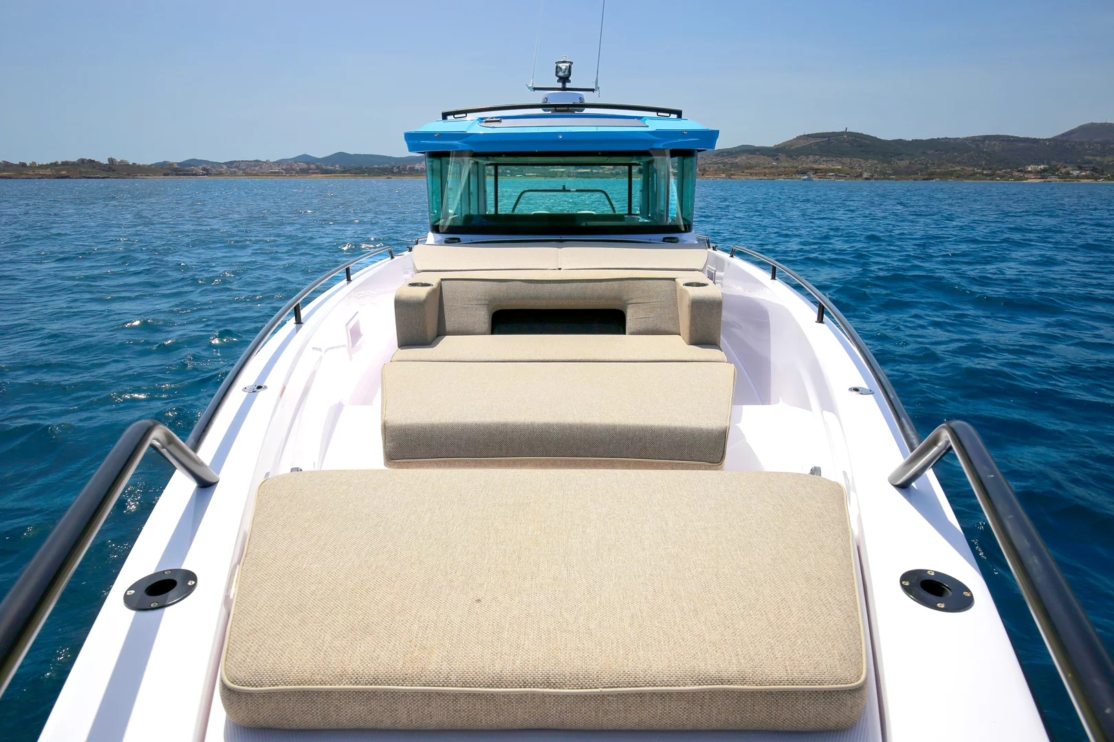 Axopar 37 XC Cross Cabin (Vida)  - 3