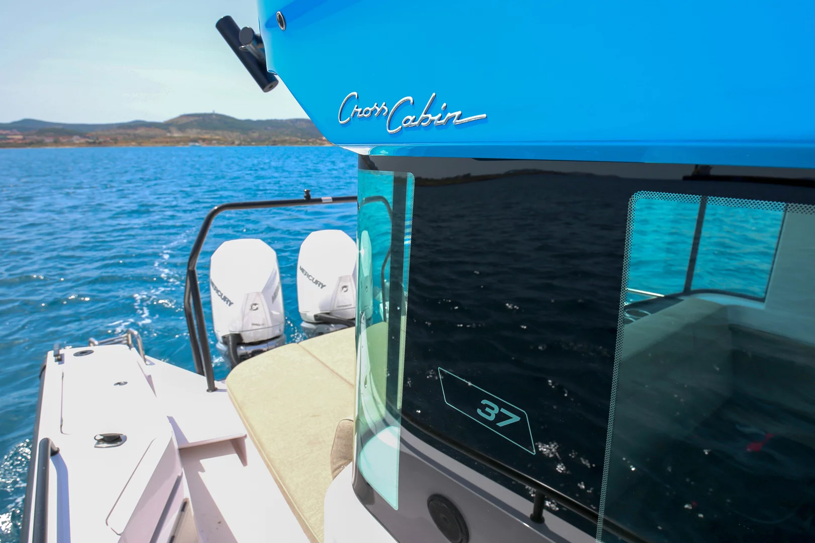 Axopar 37 XC Cross Cabin (Vida)  - 4