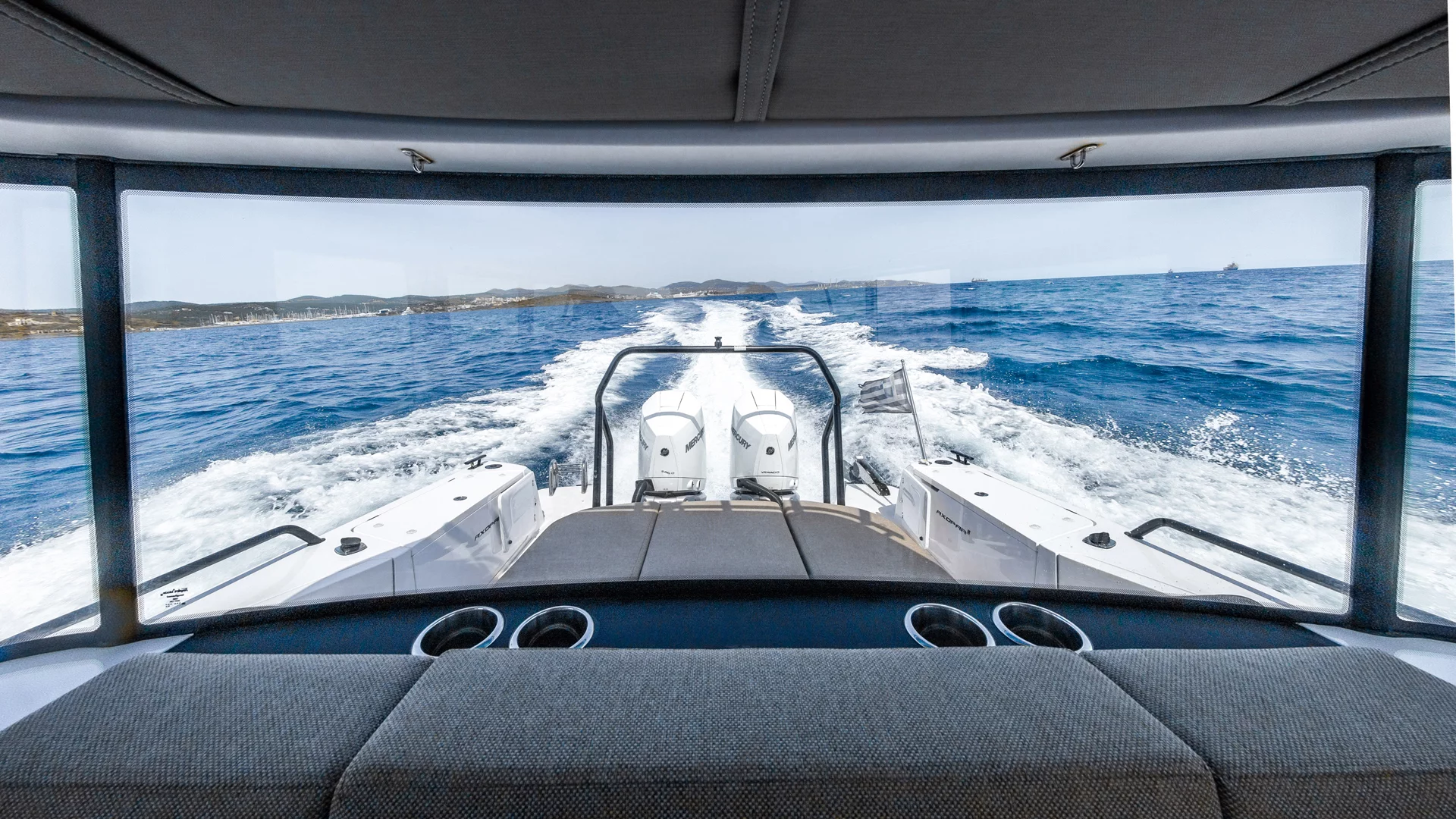 Axopar 37 XC Cross Cabin (Vida)  - 8
