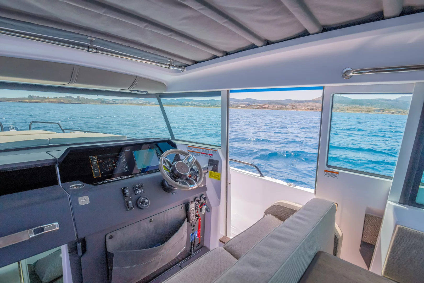Axopar 37 XC Cross Cabin (Vida)  - 10