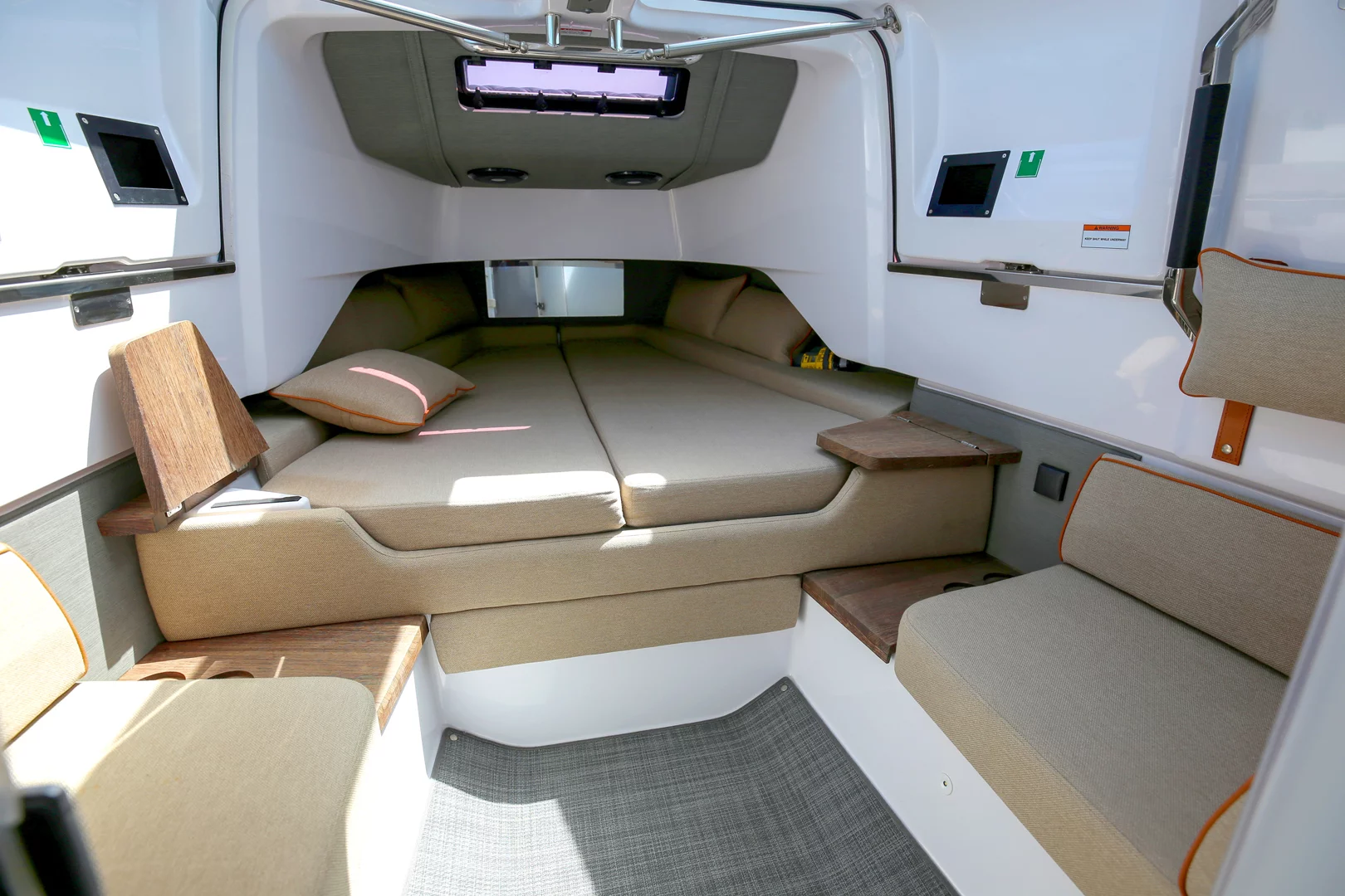 Axopar 37 XC Cross Cabin (Vida)  - 11