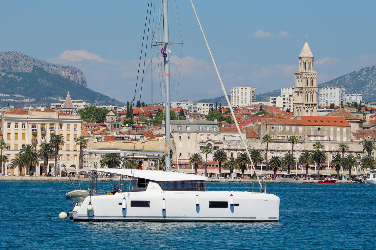 Photo #3 - Lagoon 42 - 4 + 2 cab. (Poppy) en Split - 61459