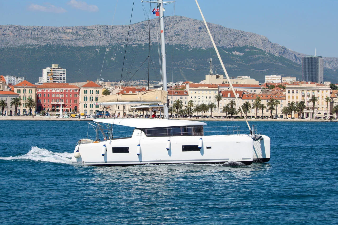 Lagoon 42 - 4 + 2 cab. (Poppy)  - 4