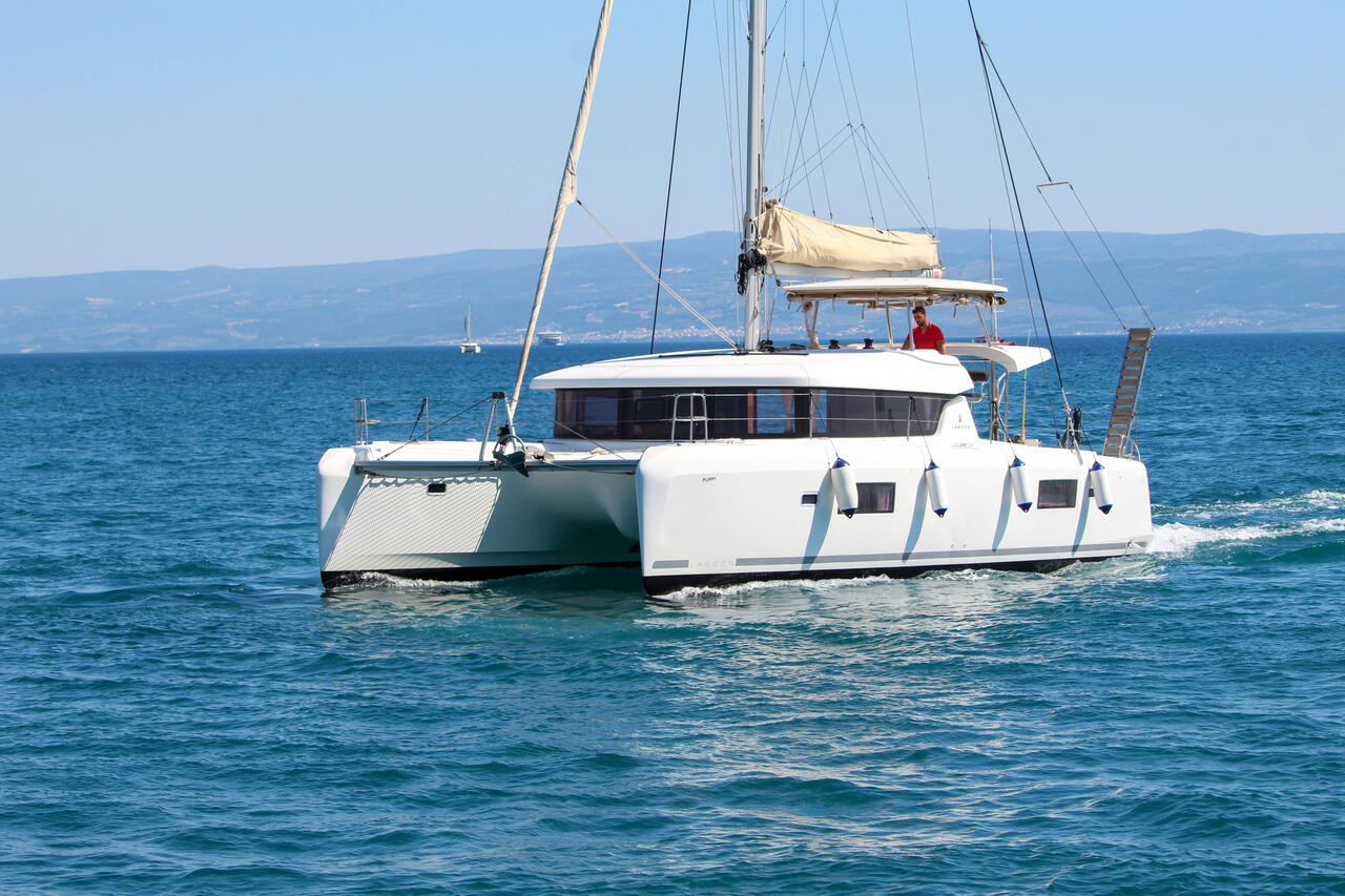 Photo #6 - Lagoon 42 - 4 + 2 cab. (Poppy) en Split - 61459