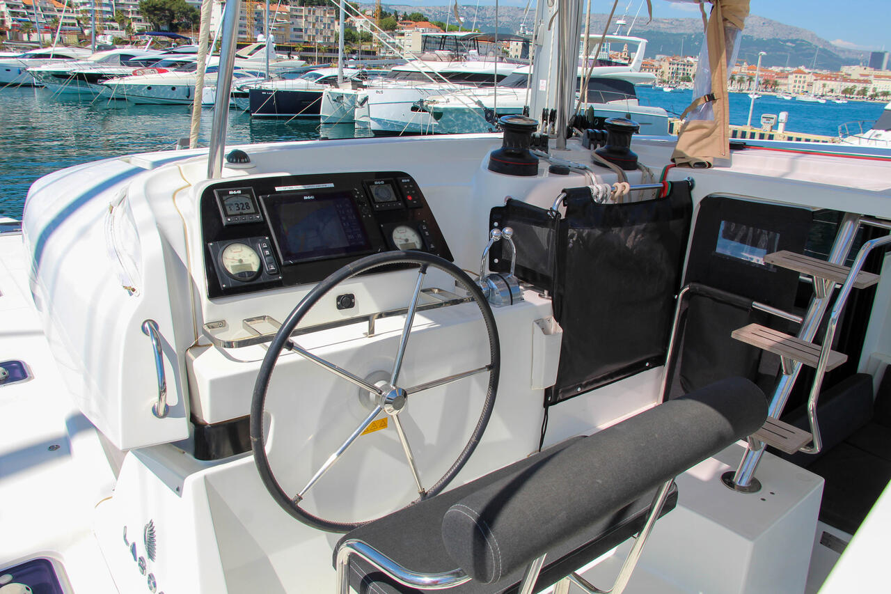 Photo #11 - Lagoon 42 - 4 + 2 cab. (Poppy) en Split - 61459