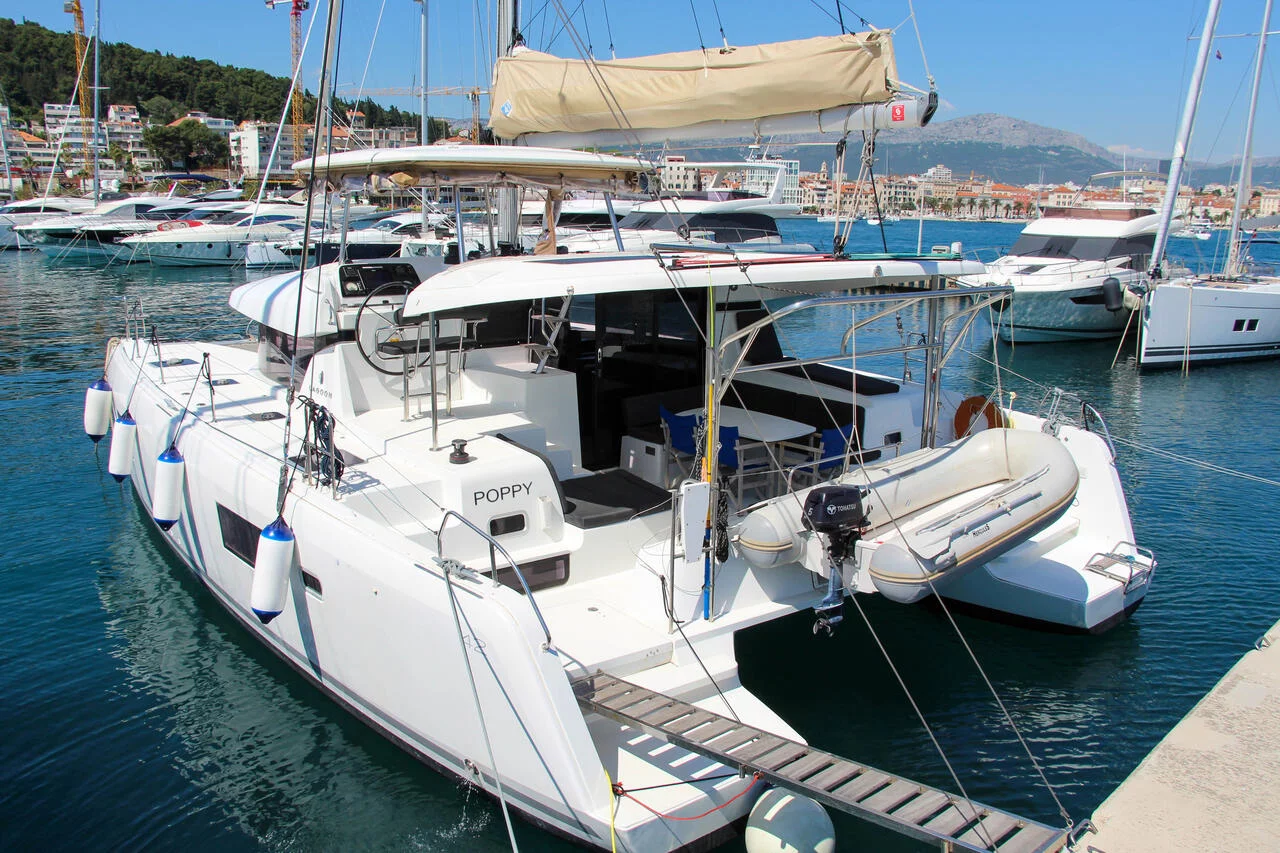 Lagoon 42 - 4 + 2 cab. (Poppy)  - 12