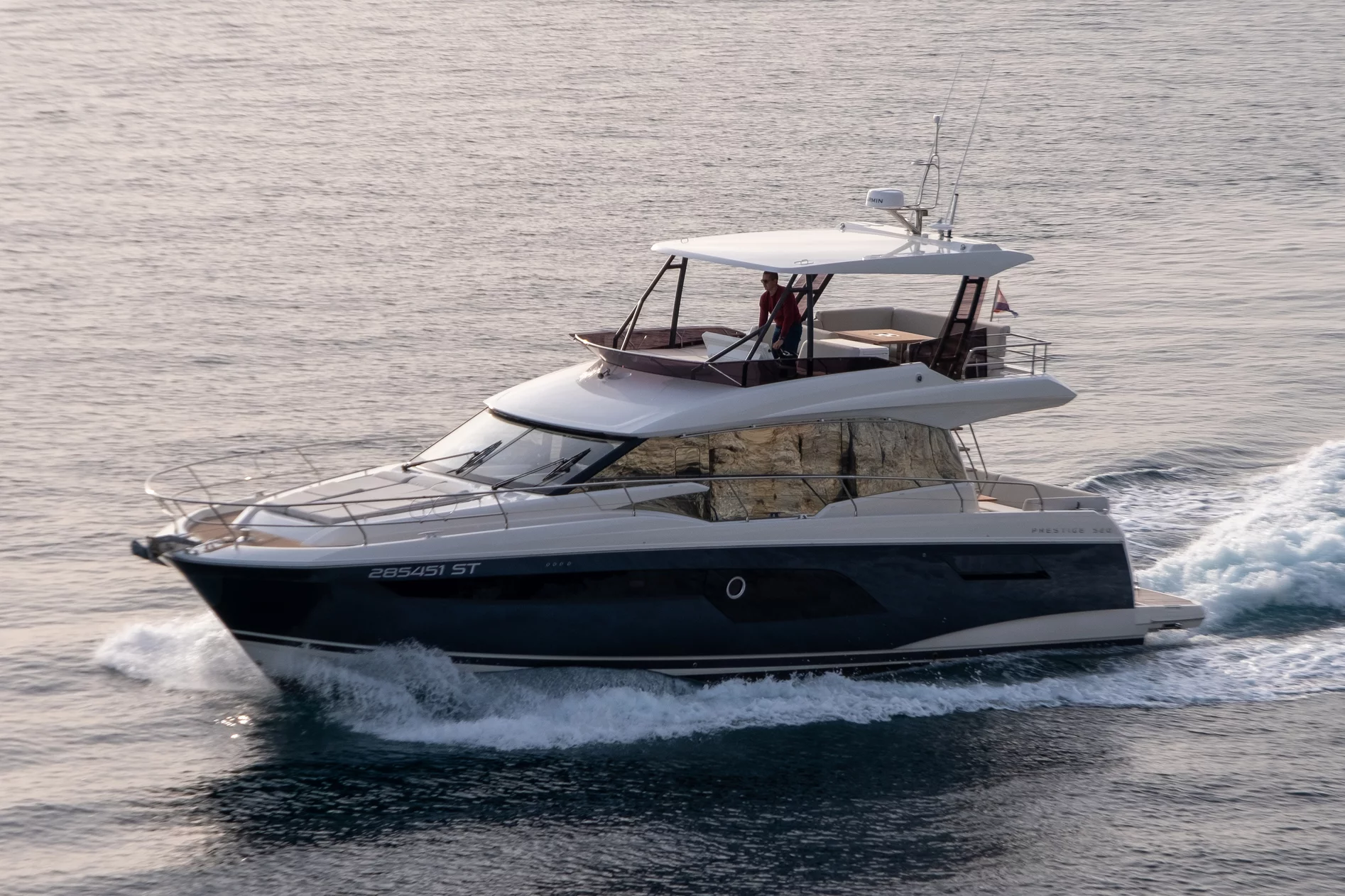Prestige 520 Flybridge (Baby Indy)  - 3