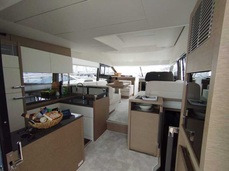 Photo #9 - Prestige 520 Flybridge (Baby Indy) in Split - 61668
