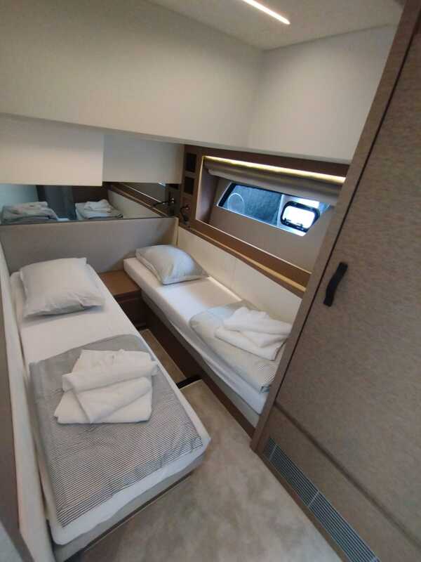Photo #17 - Prestige 520 Flybridge (Baby Indy) in Split - 61668