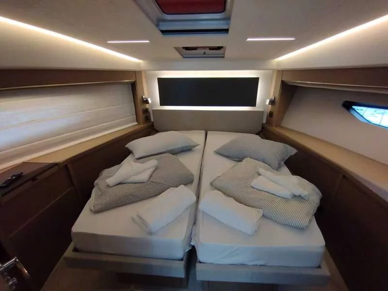 Prestige 520 Flybridge (Baby Indy)  - 17