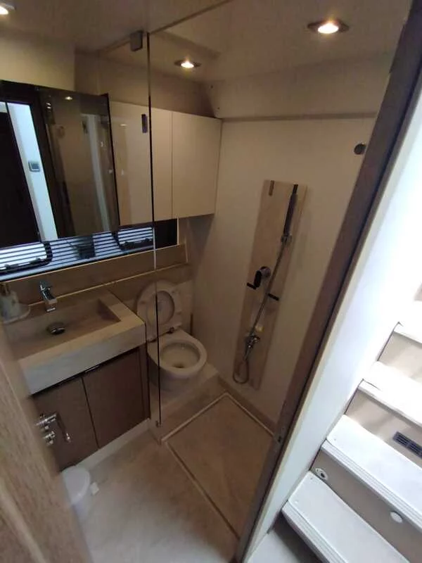 Prestige 520 Flybridge (Baby Indy)  - 18