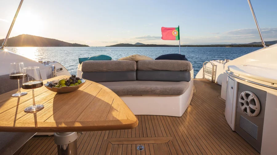 Sunseeker Predator 72 (Boy Toy)  - 5