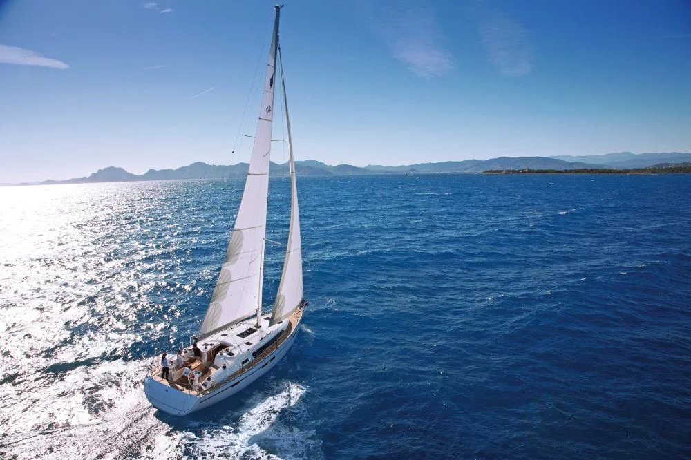 Bavaria Cruiser 46 - 4 cab. (Grey Sky)  - 2