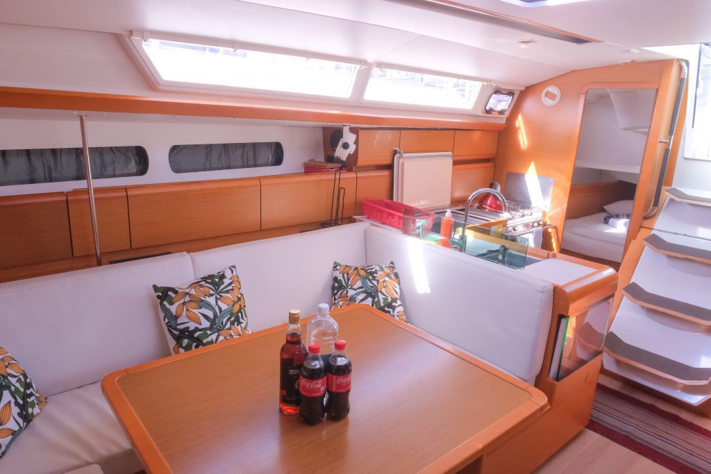 Photo #9 - Sun Odyssey 419 - 3 cab. (Makin Memories) in Laguna Blu - 63162