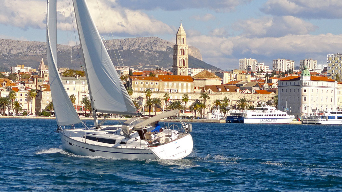 Photo #6 - Bavaria Cruiser 37 - 3 cab. (Lirica) in Split - 44141