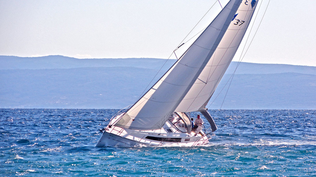 Photo #8 - Bavaria Cruiser 37 - 3 cab. (Lirica) in Split - 44141