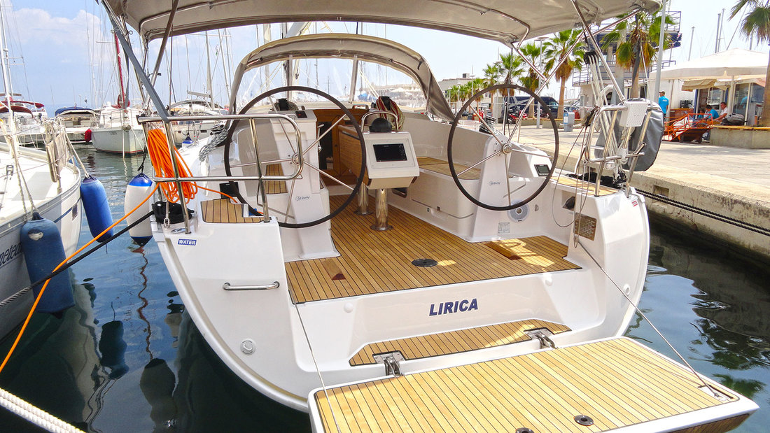 Photo #12 - Bavaria Cruiser 37 - 3 cab. (Lirica) in Split - 44141