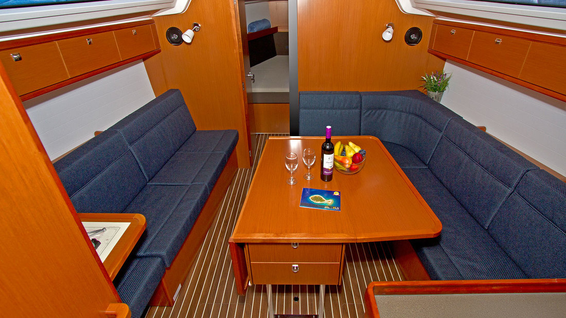 Photo #16 - Bavaria Cruiser 37 - 3 cab. (Lirica) in Split - 44141