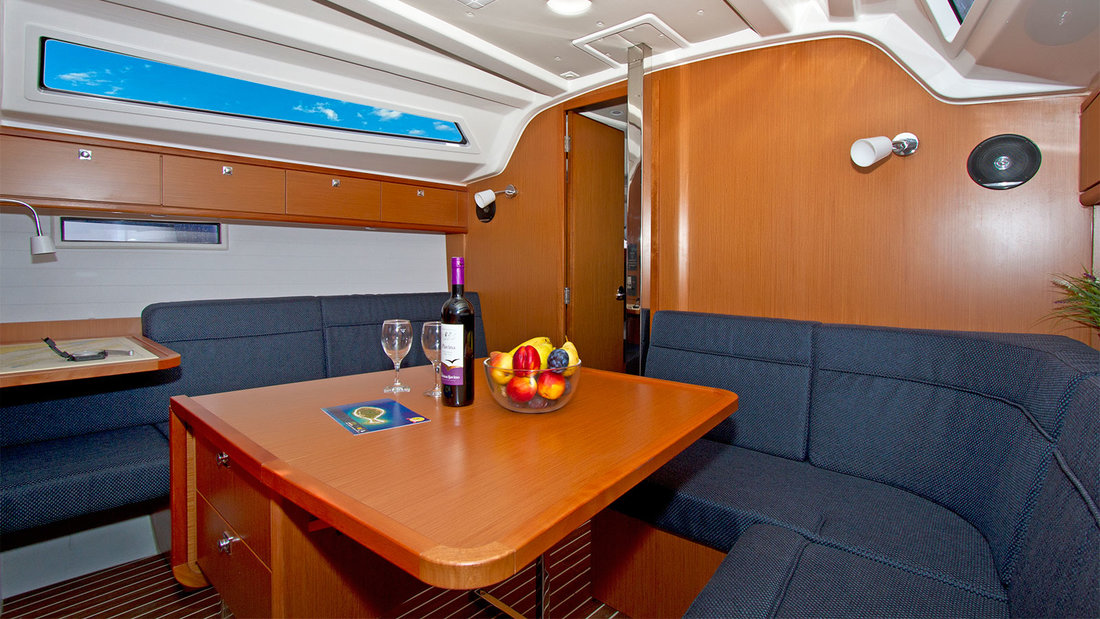 Photo #17 - Bavaria Cruiser 37 - 3 cab. (Lirica) in Split - 44141