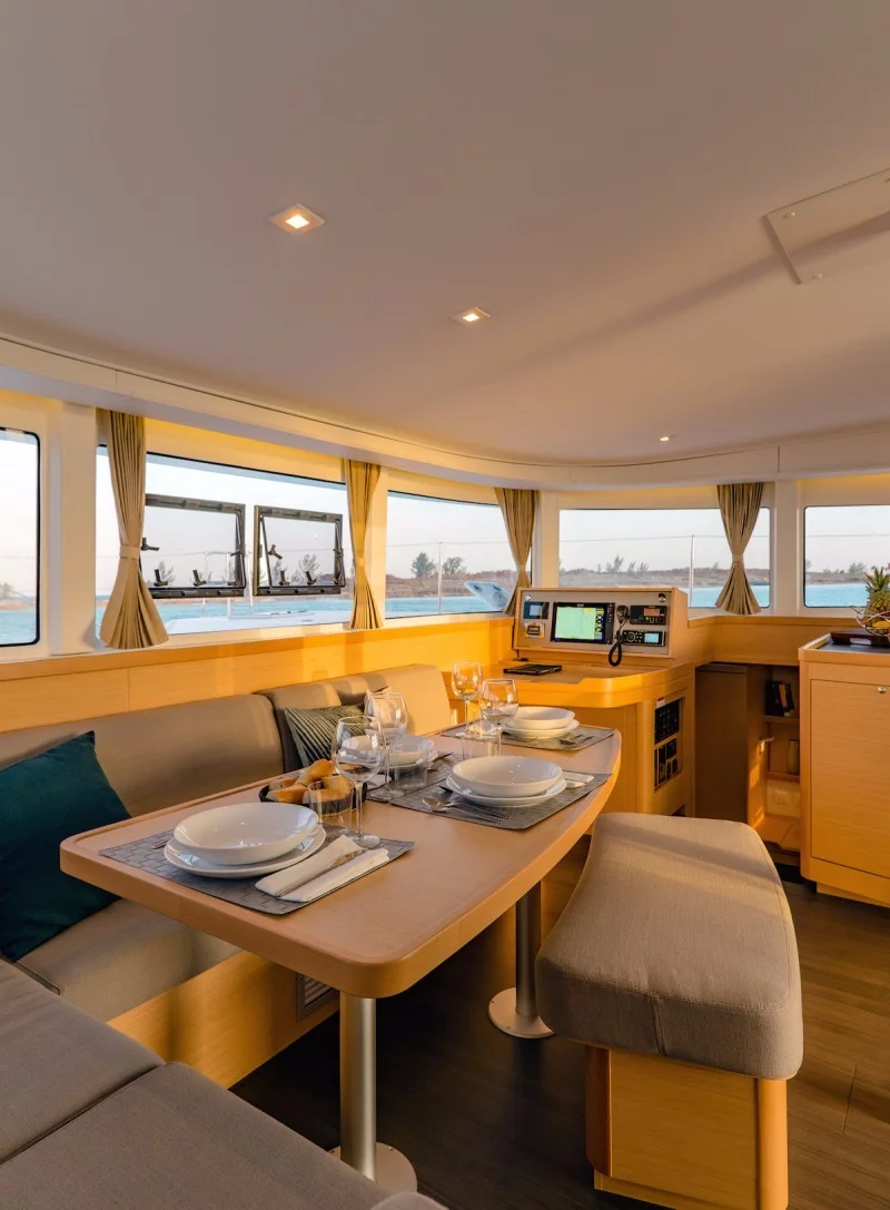 Lagoon 42 Millenium (CASTAGNET)  - 7