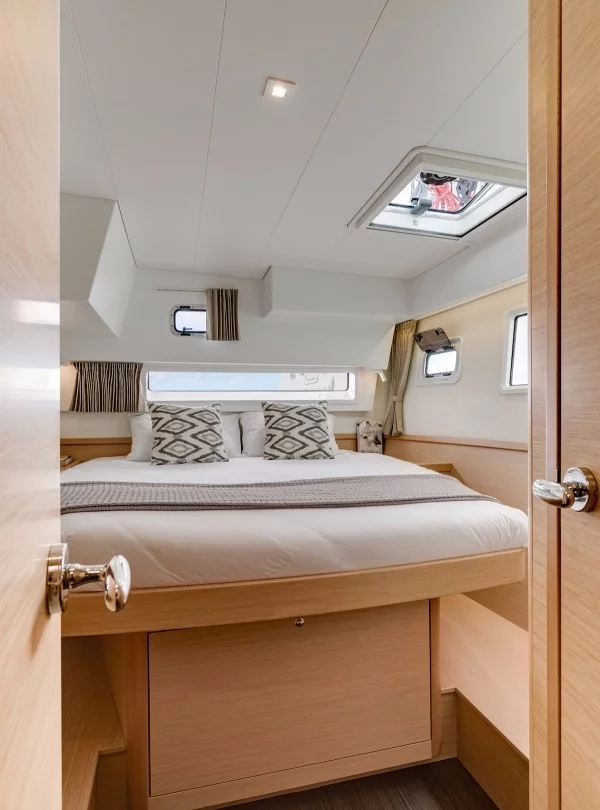 Lagoon 42 Millenium (CASTAGNET)  - 9