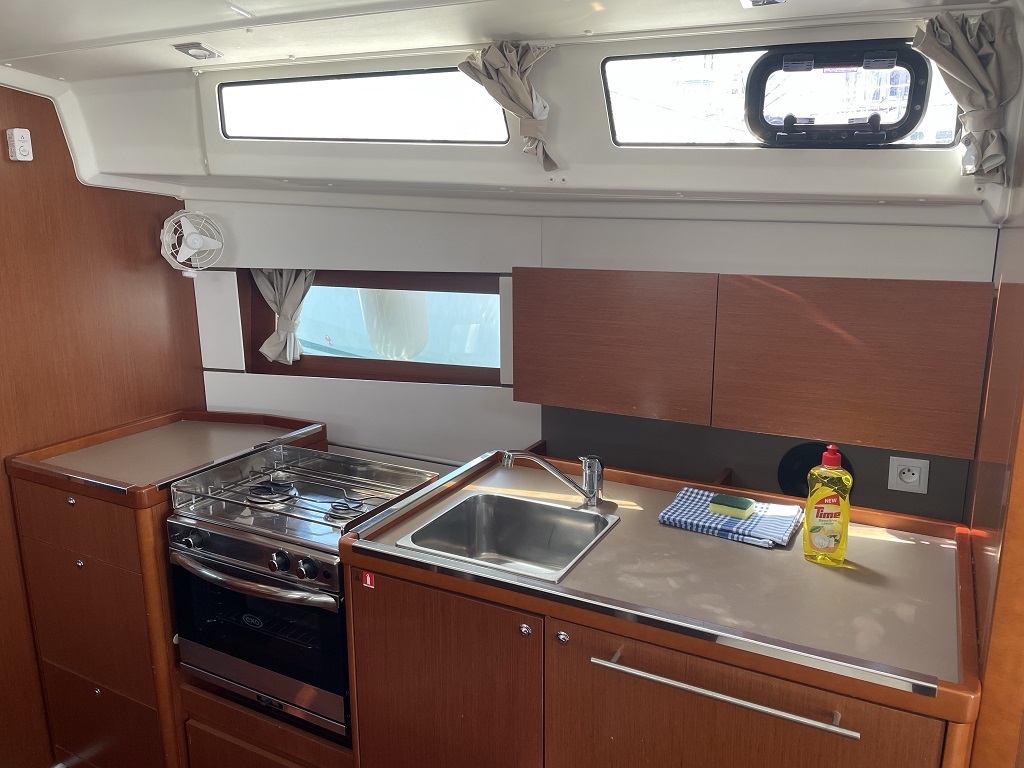 Photo #8 - Oceanis 38.1 (Elsa) en Sukosan - 44157