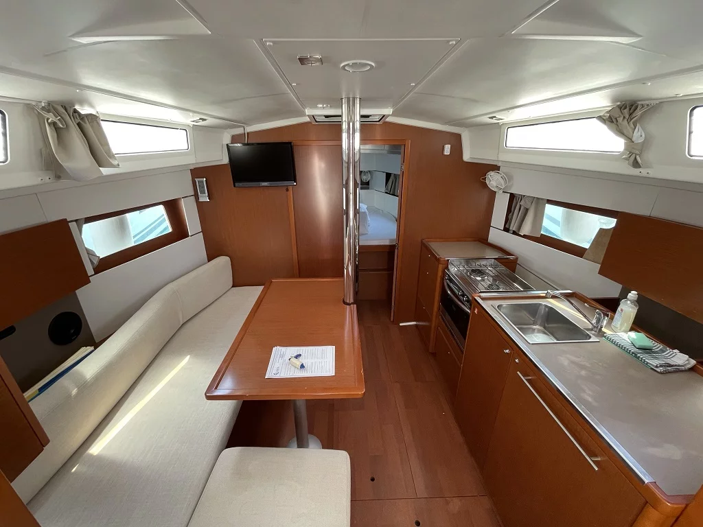 Oceanis 38.1 (Elsa)  - 9