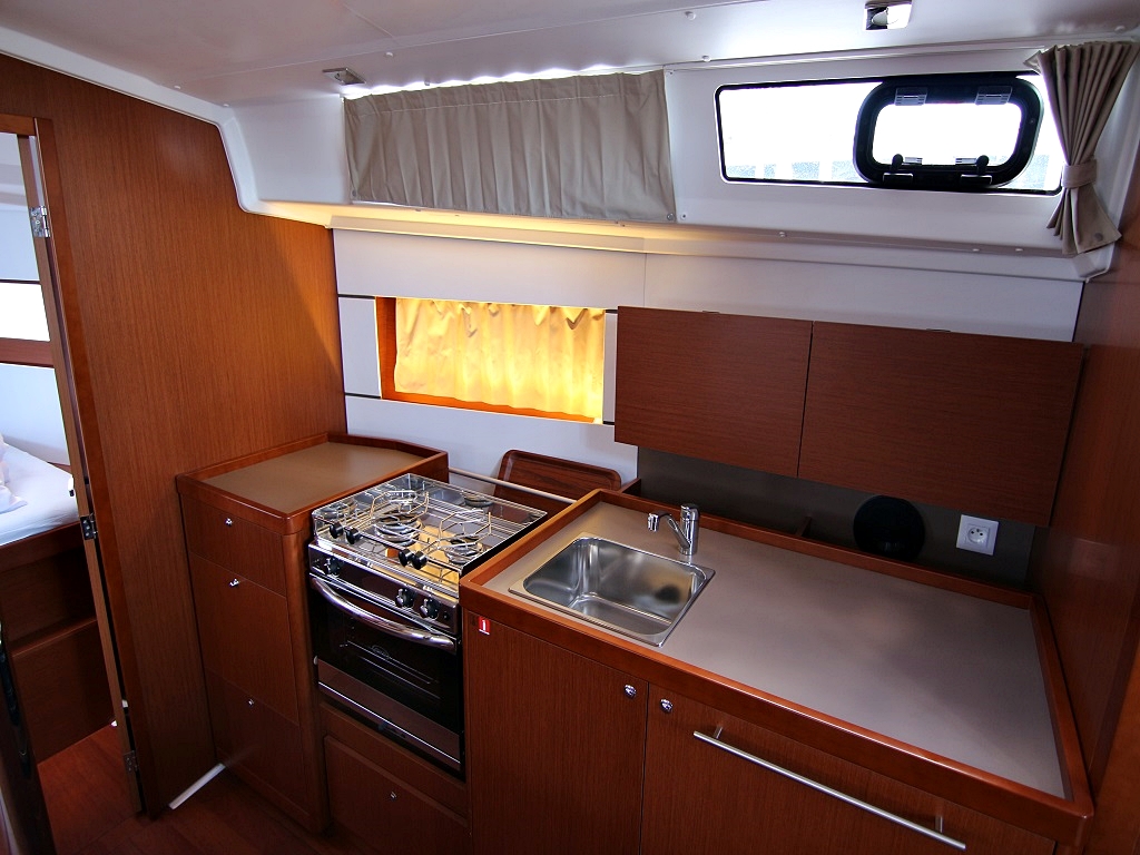 Photo #9 - Oceanis 38.1 (Ariela) en Sukosan - 44158