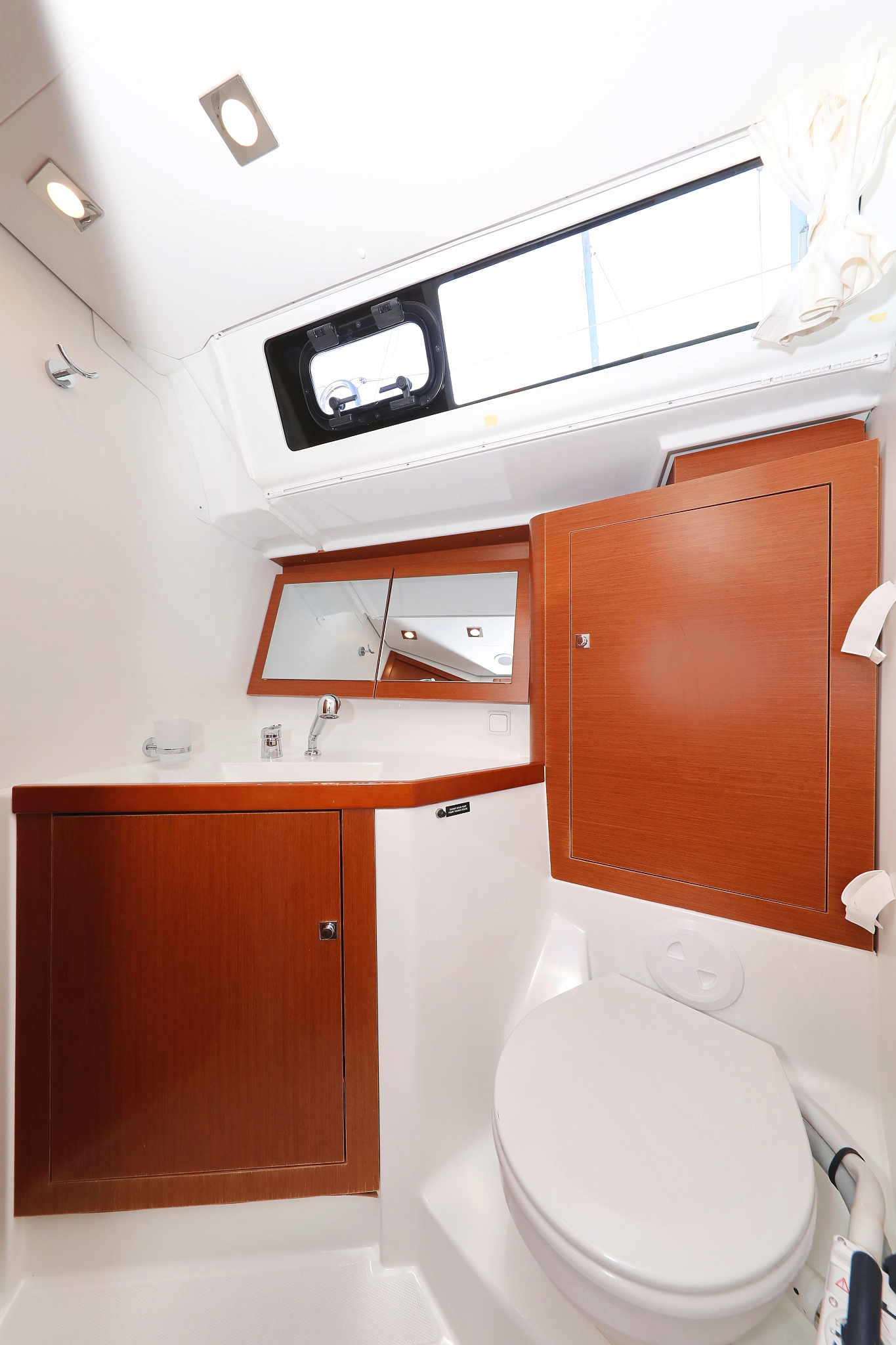 Photo #35 - Oceanis 45 - 4 cab. (Barbarella II) in Trogir - 44176