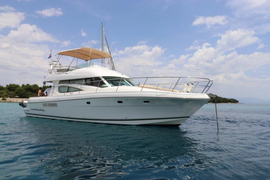 Prestige 46 Fly (Unplugged *2018 in charter)  - 5