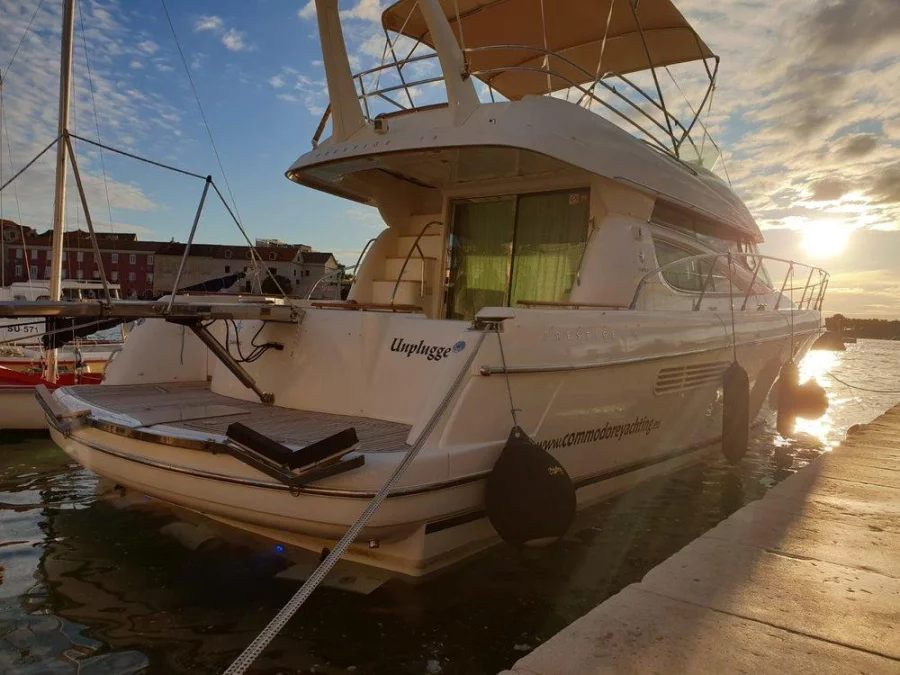 Prestige 46 Fly (Unplugged *2018 in charter)  - 7