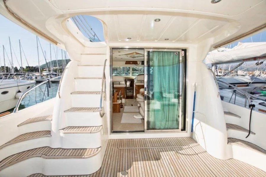 Prestige 46 Fly (Unplugged *2018 in charter)  - 10