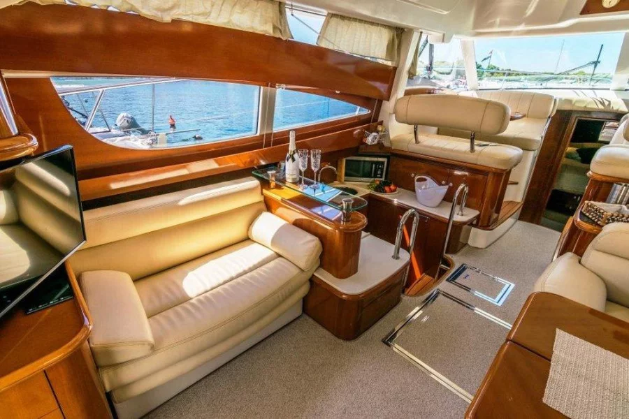 Prestige 46 Fly (Unplugged *2018 in charter)  - 17