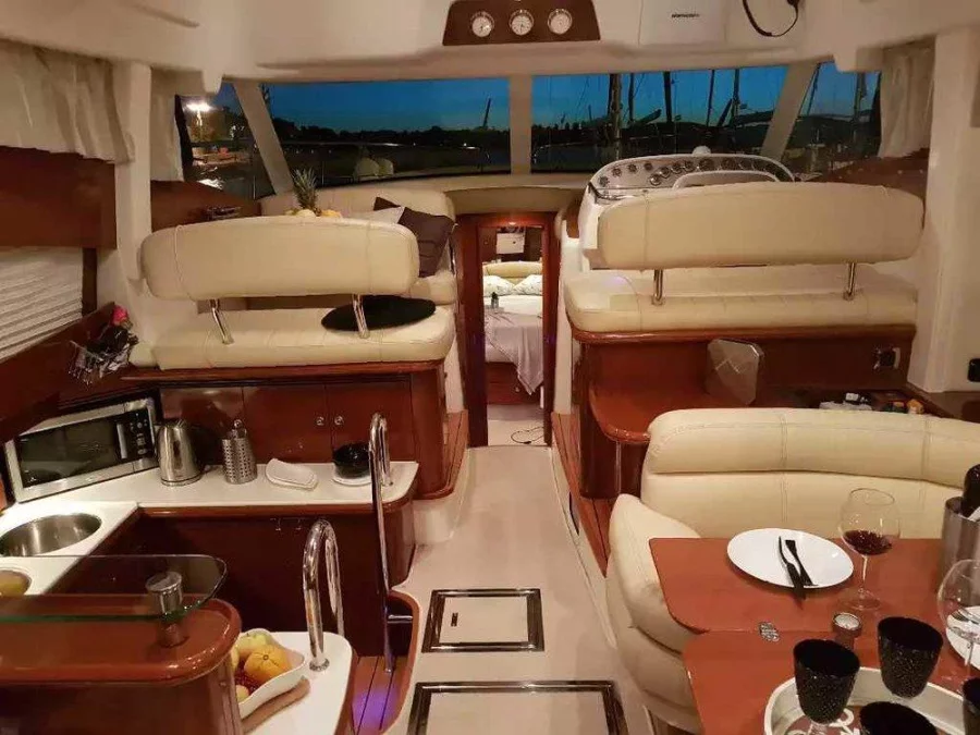 Prestige 46 Fly (Unplugged *2018 in charter)  - 19