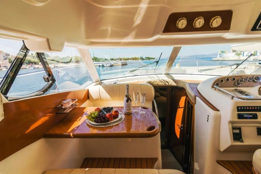 Prestige 46 Fly (Unplugged *2018 in charter)  - 20
