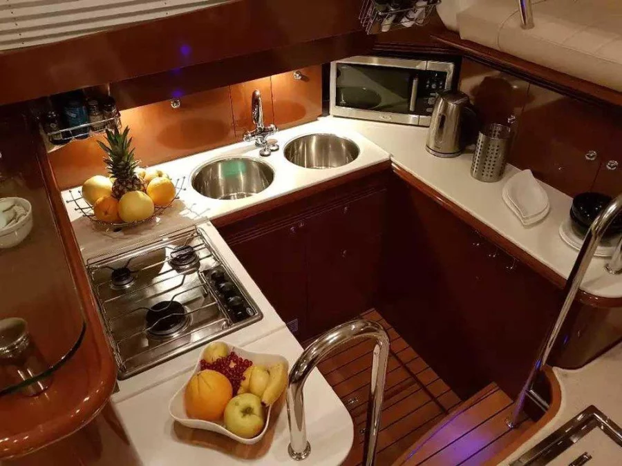 Prestige 46 Fly (Unplugged *2018 in charter)  - 21