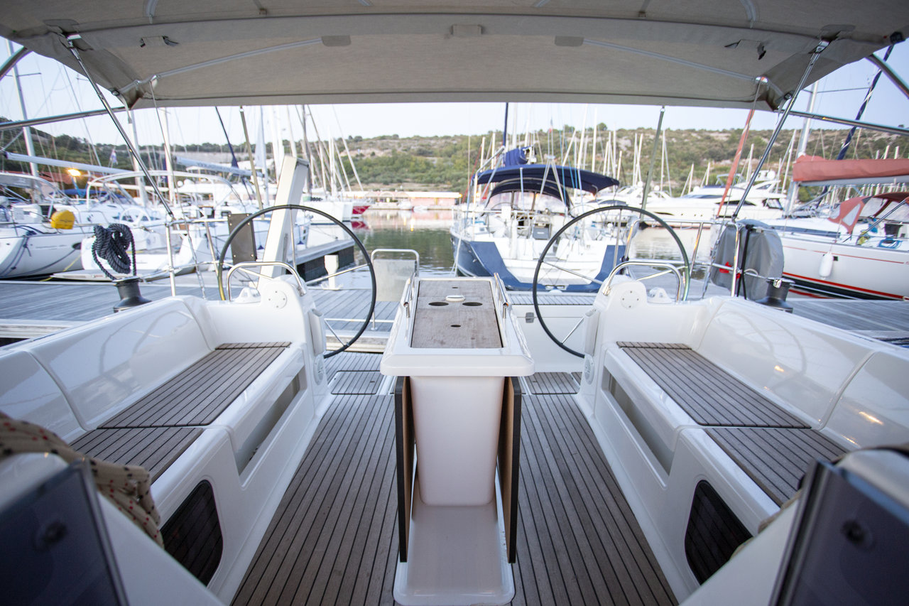Photo #8 - Dufour 412 GL (Sea Cloud 2) in Pula - 44404