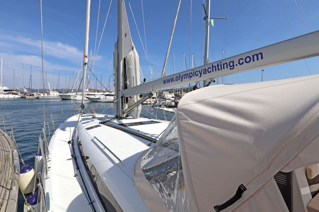 Photo #6 - Sun Odyssey 490 - 5 cab. (Avra) in Lavrion - 44419