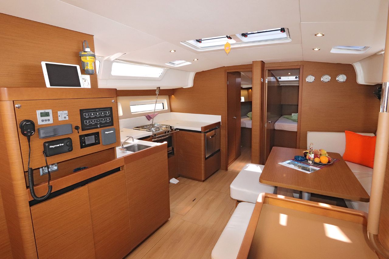 Photo #10 - Sun Odyssey 490 - 5 cab. (Avra) in Lavrion - 44419
