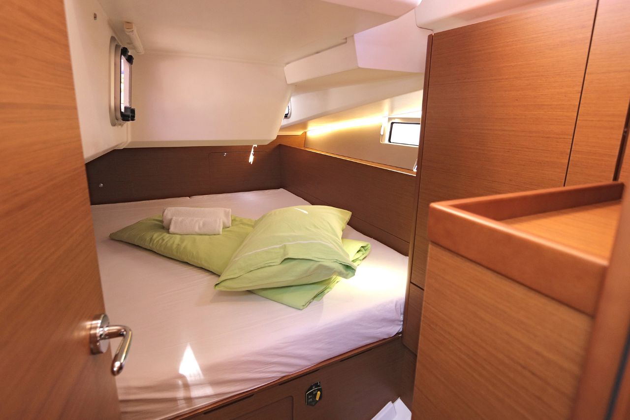 Photo #12 - Sun Odyssey 490 - 5 cab. (Avra) in Lavrion - 44419