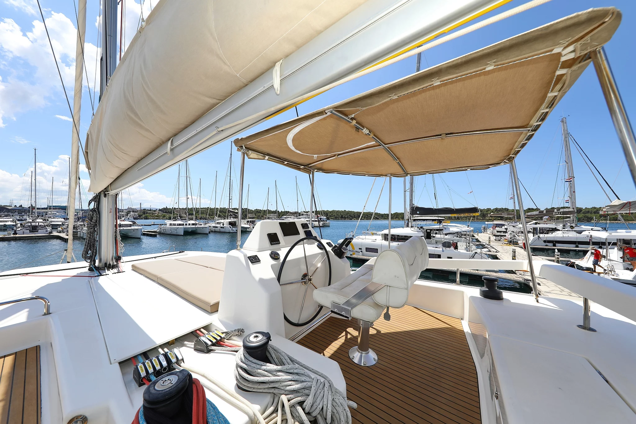 Dufour 48 Catamaran - 5 + 1 cab. (Make Me Yours)  - 7