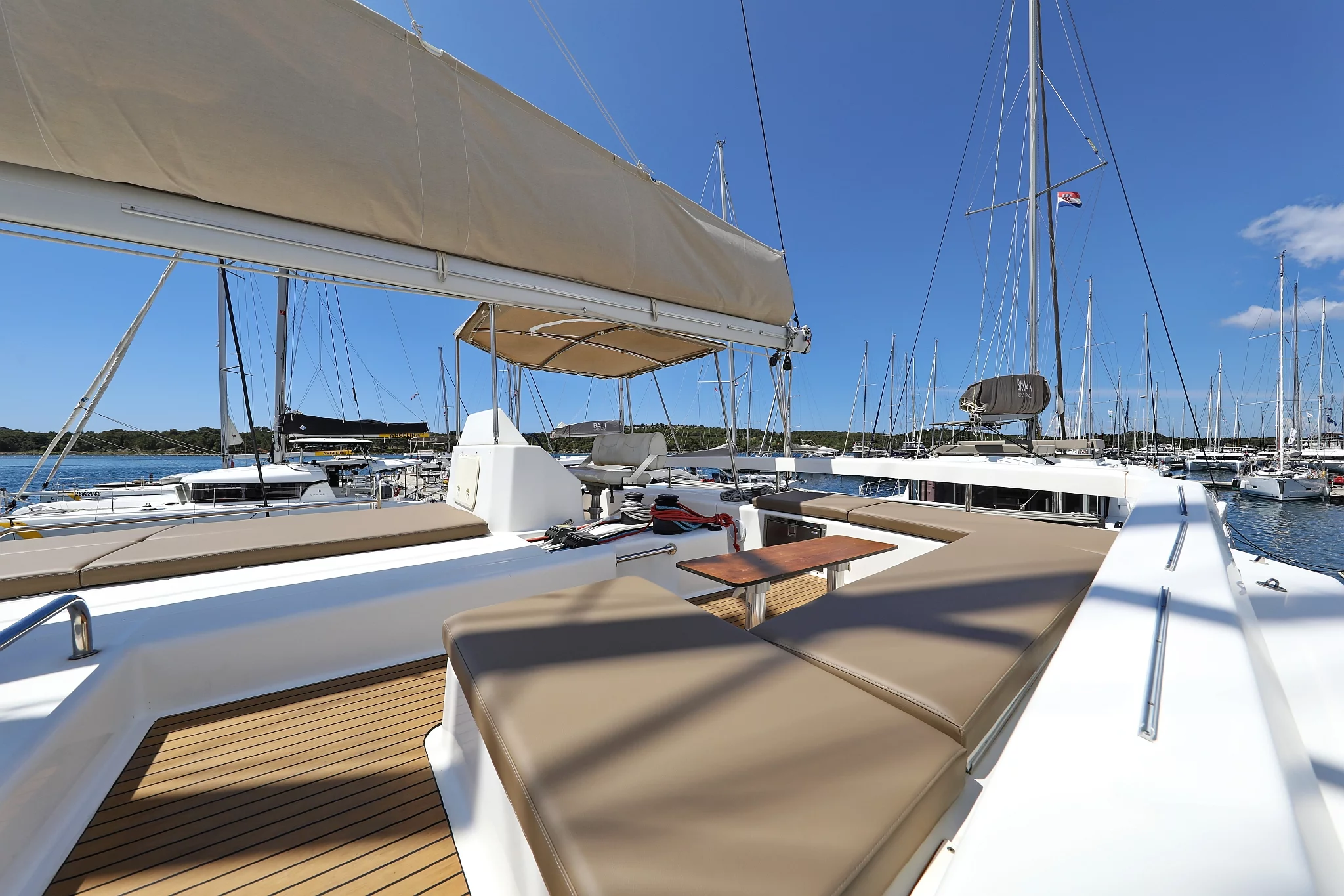Dufour 48 Catamaran - 5 + 1 cab. (Make Me Yours)  - 8
