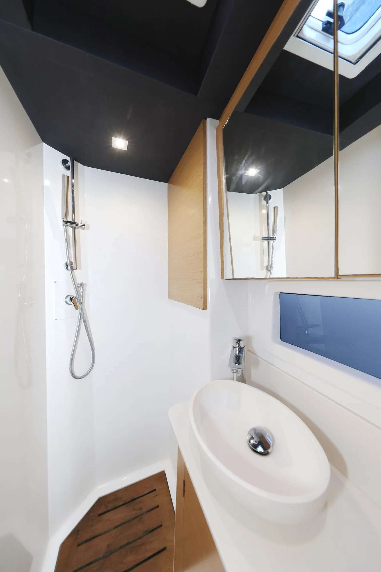 Dufour 48 Catamaran - 5 + 1 cab. (Make Me Yours)  - 38