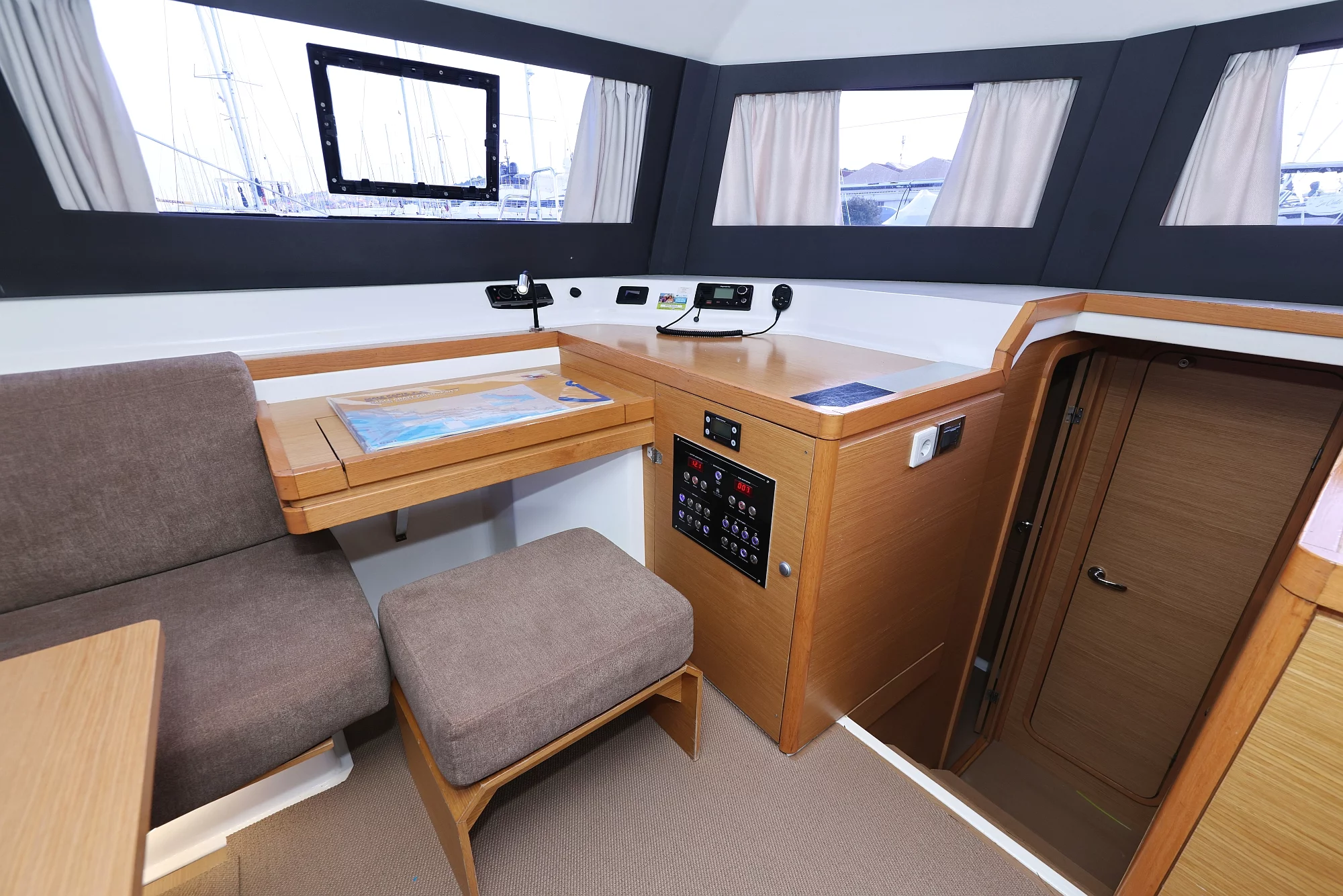 Dufour 48 Catamaran - 5 + 1 cab. (Make Me Yours)  - 46