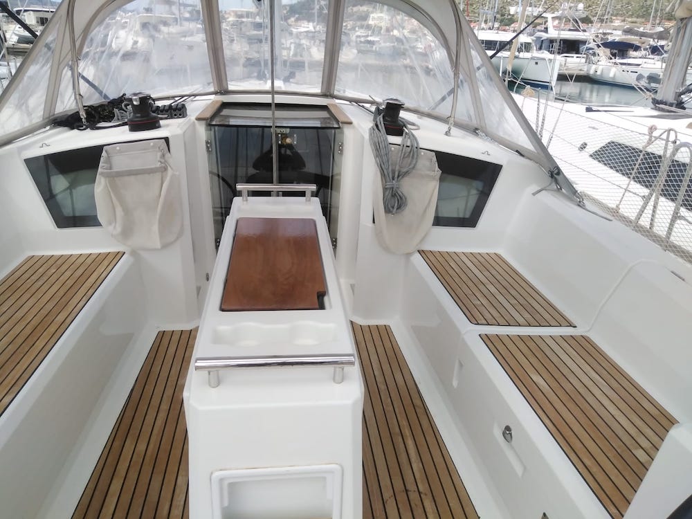 Photo #6 - Oceanis 38.1 (Bordeaux) in Trogir - 44461